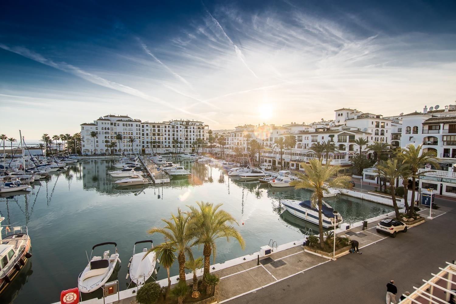 Beautiful Duquesa Harbour Apt 2001 Манилва Экстерьер фото